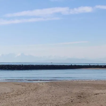 T3 à 400m De La Avec Piscine Vias