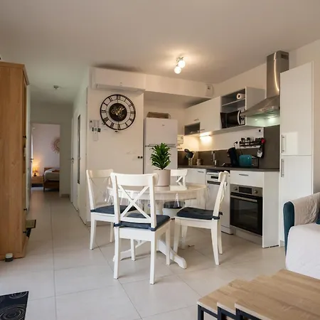 Villa T3 A 400m De La Avec Piscine Vias